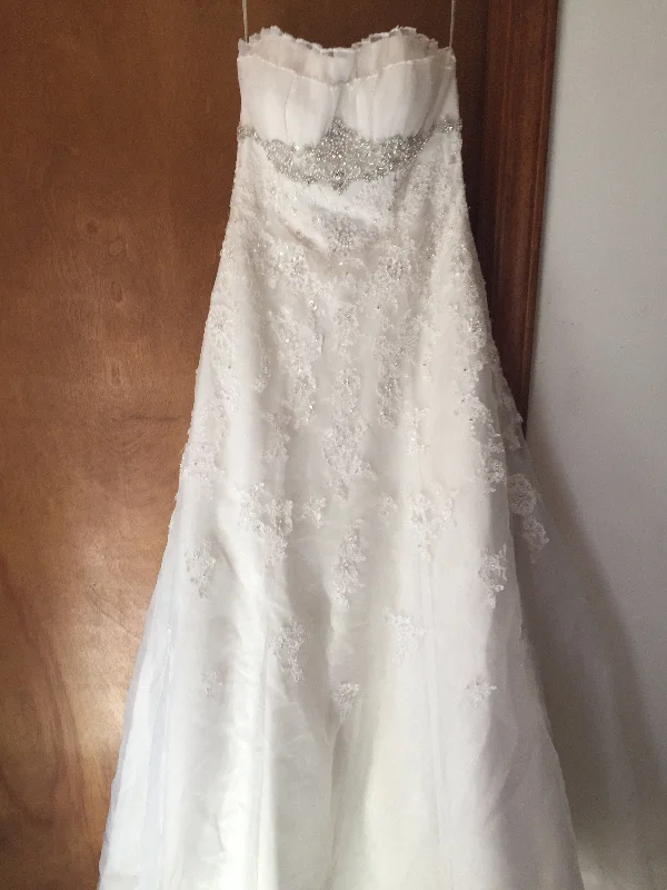 David's Bridal Ivory Lace