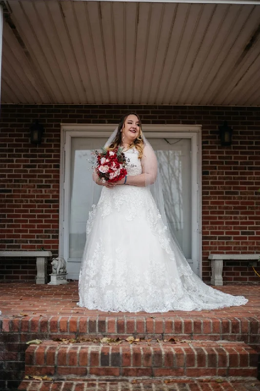 David's Bridal Scalloped Lace and Tulle